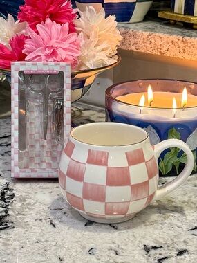 Rosy Check Mug and Manicure Gift Set